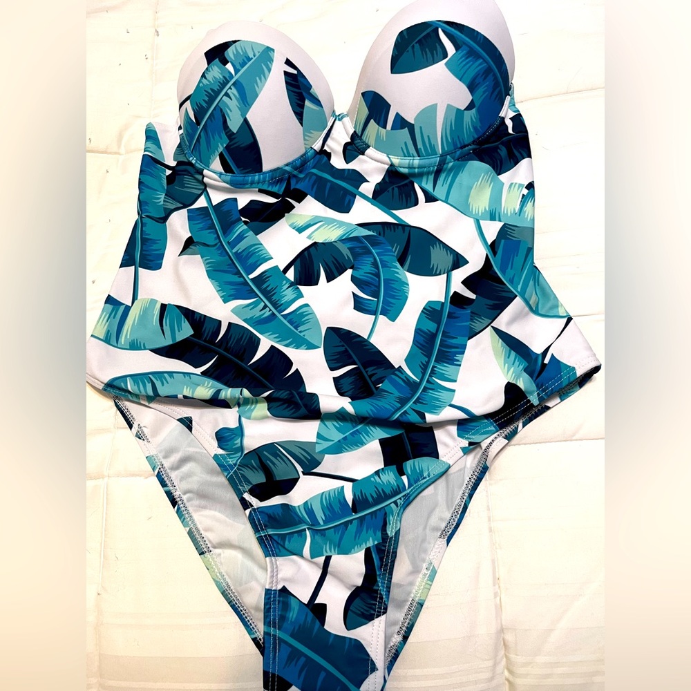 Woman’s 1 piece bathing suit
